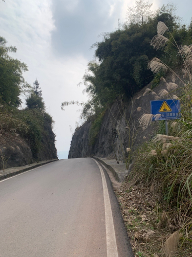 红岩一线天旅行图片 1