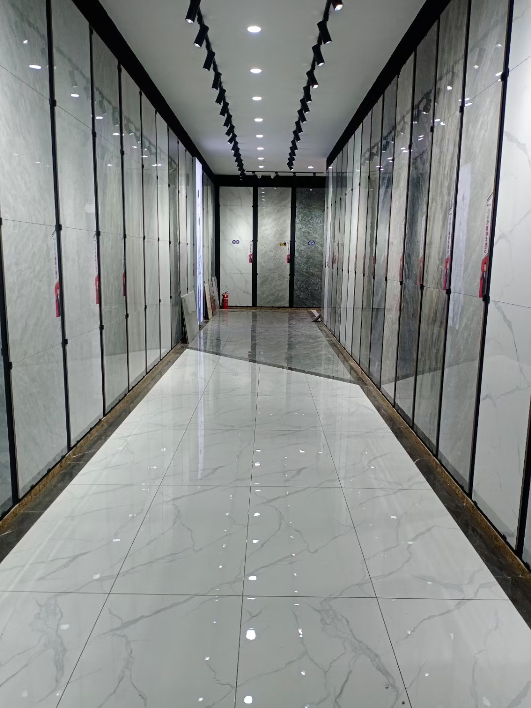 鸿升源建材陶瓷批发中心