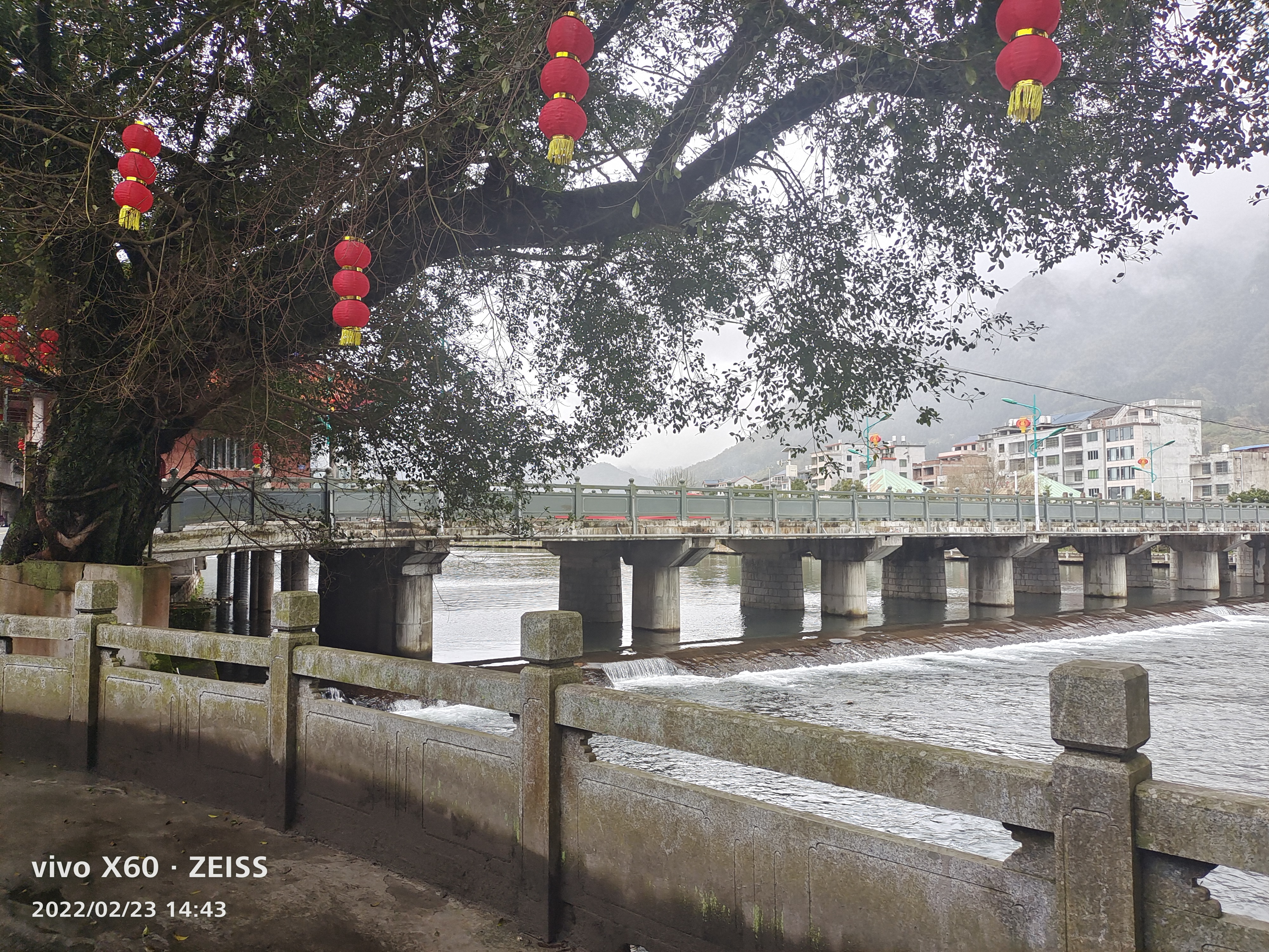 洋中古镇景区旅行图片 1
