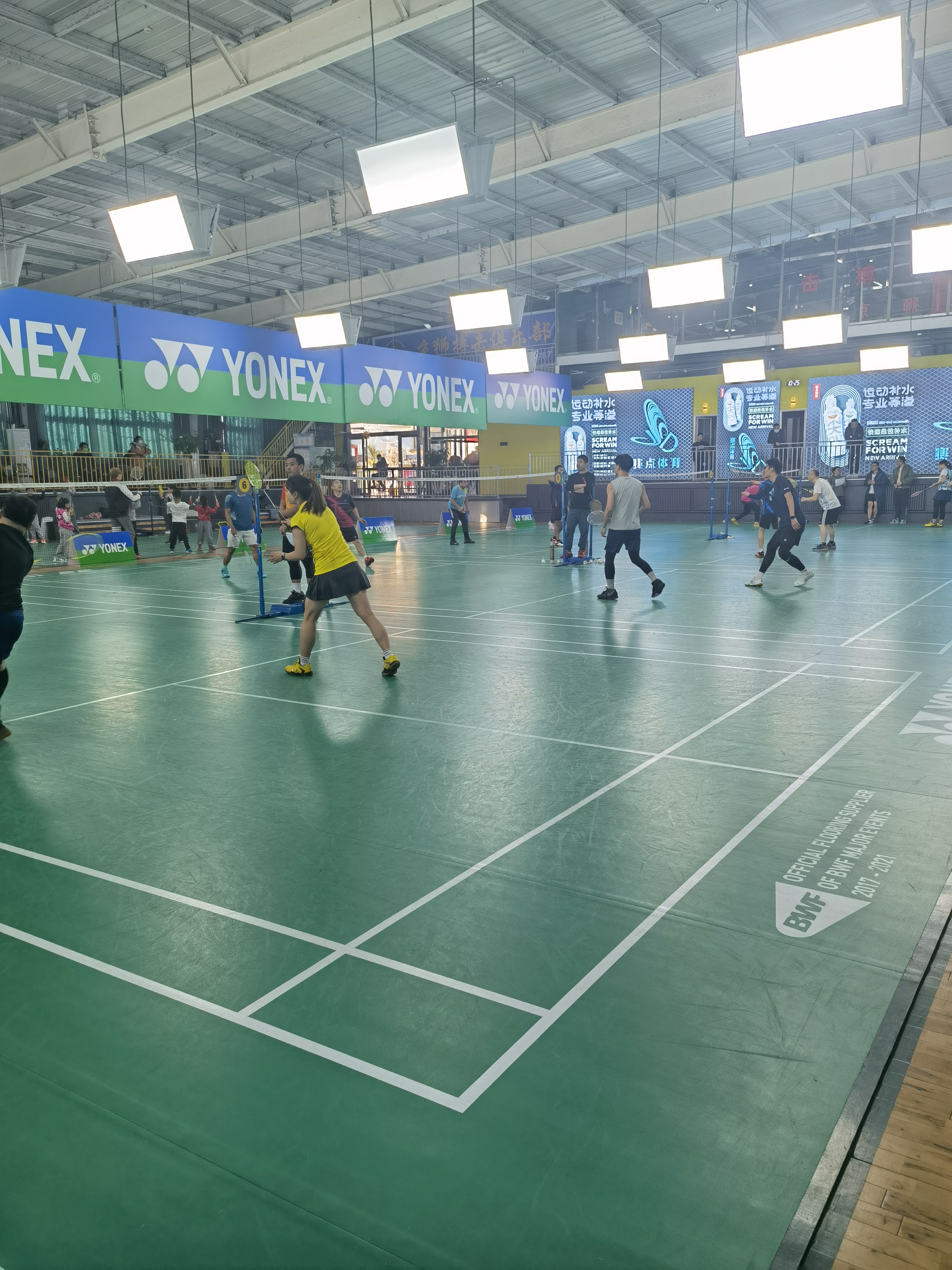 赛点体育公园羽毛球篮球馆