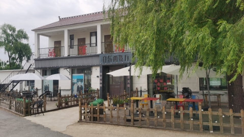二龙湖立东西餐厅
