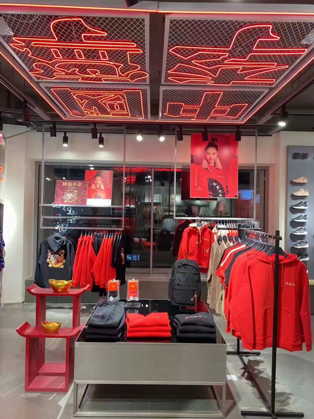牙克石李宁综合店(绿都大厦店)