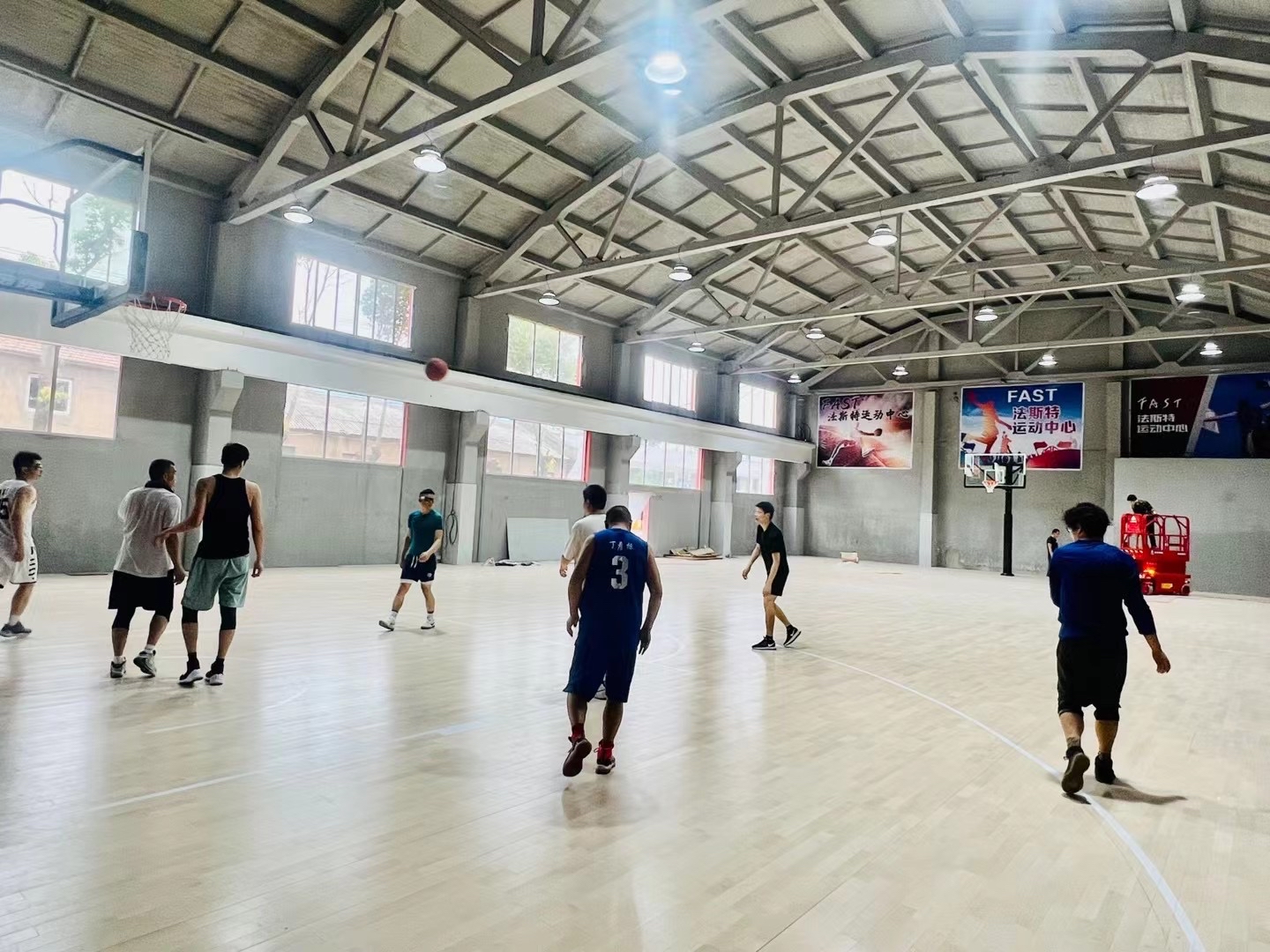 场地封面-FAST运动中心(篮球.足球.羽毛球)